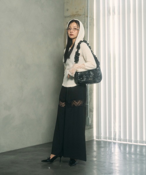 ANDGEEBEE（アンジービー）の「ギャザーパフィーショルダーバッグ（ショルダーバッグ・レディース・ブラック/アイボリー・FREE）」の4枚目の写真