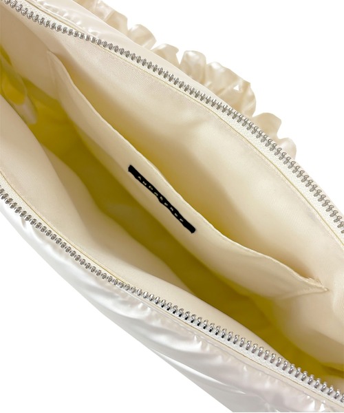 ANDGEEBEE（アンジービー）の「ギャザーパフィーショルダーバッグ（ショルダーバッグ・レディース・ブラック/アイボリー・FREE）」の14枚目の写真