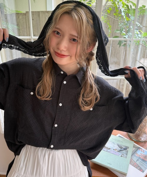 DOUBLE NAME（ダブルネーム）の「レーススカーフ ドッキングシアーシャツ（シャツ/ブラウス・レディース・ブラック/オフホワイト・FREE）」の3枚目の写真