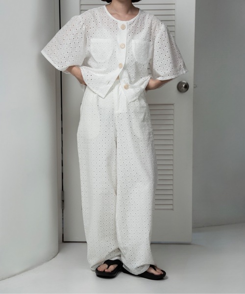 lawgy（ラウジー）の「embroidery button point straight pants / エンブロイダリーボタンポイントストレートパンツ（その他パンツ・レディース・クリーム/ホワイト・FREE）」の19枚目の写真