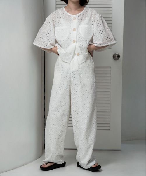 lawgy（ラウジー）の「embroidery button point straight pants / エンブロイダリーボタンポイントストレートパンツ（その他パンツ・レディース・クリーム/ホワイト・FREE）」の20枚目の写真