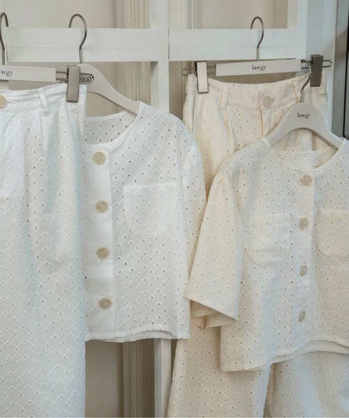 lawgy（ラウジー）の「embroidery button point straight pants / エンブロイダリーボタンポイントストレートパンツ（その他パンツ・レディース・クリーム/ホワイト・FREE）」の12枚目の写真