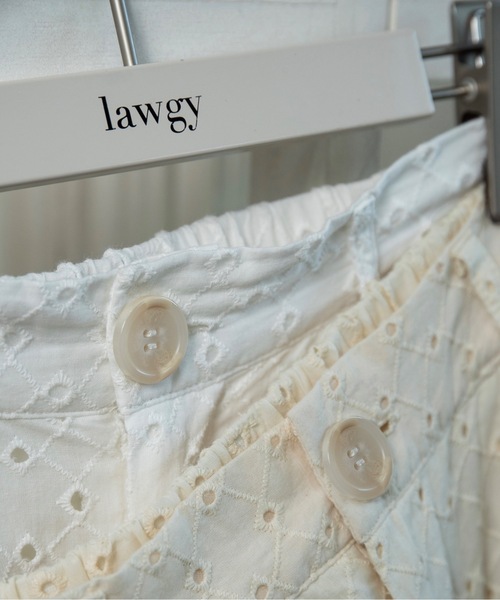 lawgy（ラウジー）の「embroidery button point straight pants / エンブロイダリーボタンポイントストレートパンツ（その他パンツ・レディース・クリーム/ホワイト・FREE）」の17枚目の写真