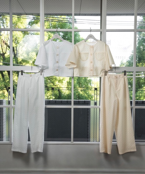 lawgy（ラウジー）の「embroidery button point straight pants / エンブロイダリーボタンポイントストレートパンツ（その他パンツ・レディース・クリーム/ホワイト・FREE）」の18枚目の写真