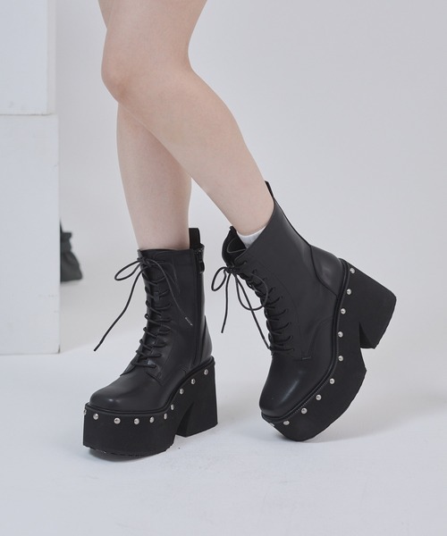 ENVYM（アンビー）の「スタッズレースアップショートブーツ（ブーツ・レディース・グレー/ブラック・23.5㎝/22.5㎝/24.5㎝）」の2枚目の写真