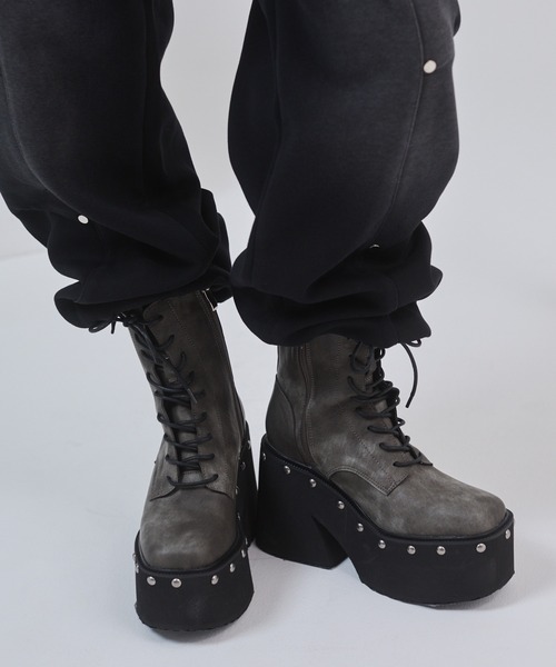 ENVYM（アンビー）の「スタッズレースアップショートブーツ（ブーツ・レディース・グレー/ブラック・23.5㎝/22.5㎝/24.5㎝）」の14枚目の写真