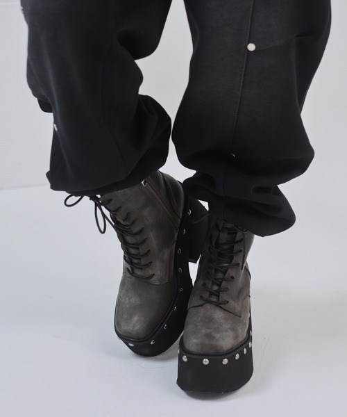 ENVYM（アンビー）の「スタッズレースアップショートブーツ（ブーツ・レディース・グレー/ブラック・23.5㎝/22.5㎝/24.5㎝）」の15枚目の写真