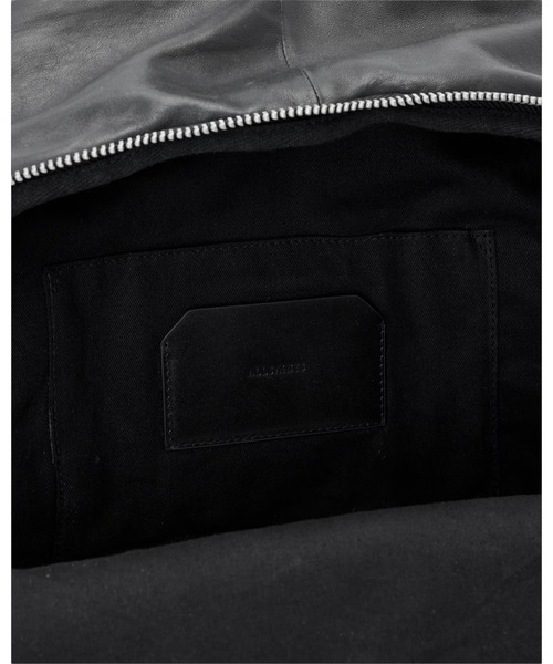 ALLSAINTS(オールセインツ)の「FINN LEATHER BACKPACK | FINN レザー バックパック(バックパック/リュック・メンズ・ブラック・ONE SIZE)」の3枚目の写真