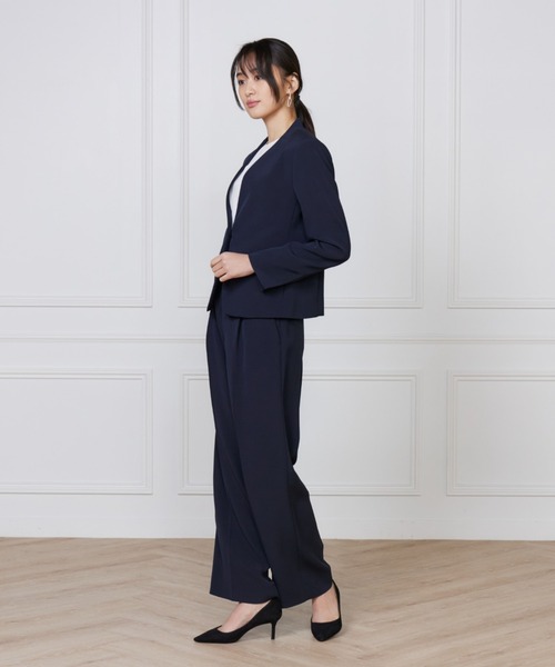 INED(イネド)の「トリアセバックサテンジョーゼット ワンタックストレートセミワイドパンツ【セットアップ対応】(スーツパンツ・レディース・ネイビー/ブラック・7号/9号/11号)」の4枚目の写真