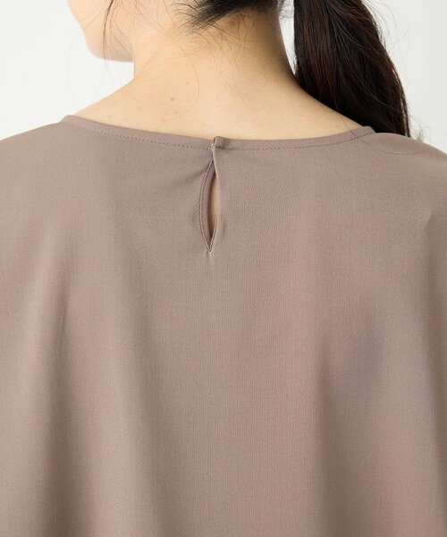 A/C DESIGN BY ALPHA CUBIC（エーシーデザインバイアルファキュービック）の「ドルマンブラウス【UVカット・セットアップ対応】（シャツ/ブラウス・レディース・ブラック/モカ・13号/11号/9号）」の14枚目の写真