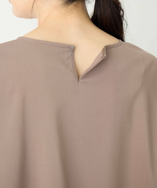 A/C DESIGN BY ALPHA CUBIC（エーシーデザインバイアルファキュービック）の「ドルマンブラウス【UVカット・セットアップ対応】（シャツ/ブラウス・レディース・ブラック/モカ・13号/11号/9号）」の15枚目の写真