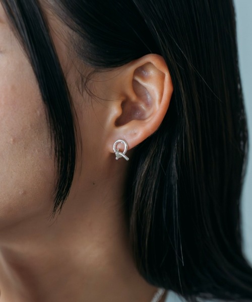 Nothing And Others（ナッシングアンドアザーズ）の「「Nothing And Others/ナッシングアンドアザーズ」Tinyknott Pierce（ピアス（両耳用）・レディース・ゴールド/シルバー・FREE）」の3枚目の写真