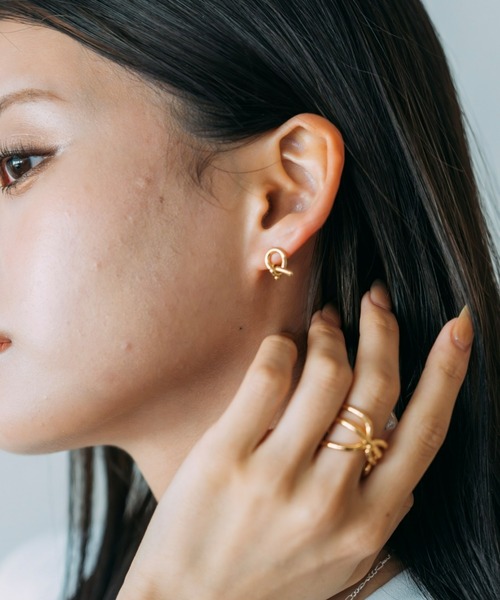 Nothing And Others（ナッシングアンドアザーズ）の「「Nothing And Others/ナッシングアンドアザーズ」Tinyknott Pierce（ピアス（両耳用）・レディース・ゴールド/シルバー・FREE）」の4枚目の写真