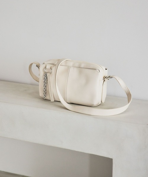 studio CLIP（スタディオクリップ）の「チャーム付き3ROOMショルダーバッグ（ショルダーバッグ・レディース・グリーン/ブラウン/ブラック/アイボリー・FREE）」の3枚目の写真