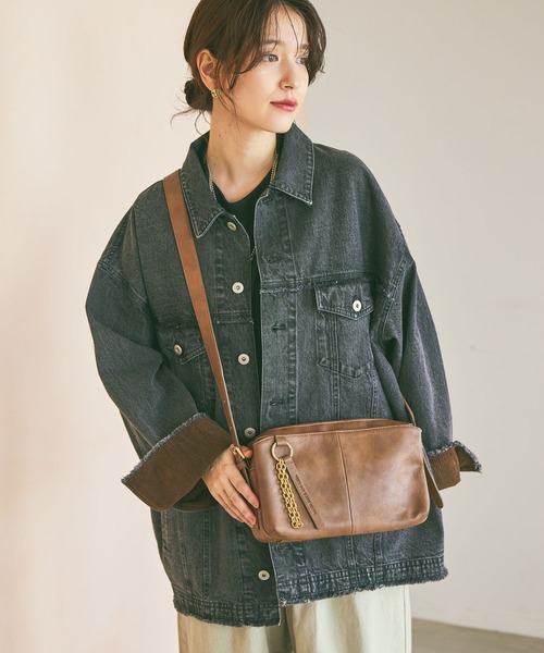 studio CLIP（スタディオクリップ）の「チャーム付き3ROOMショルダーバッグ（ショルダーバッグ・レディース・グリーン/ブラウン/ブラック/アイボリー・FREE）」の8枚目の写真