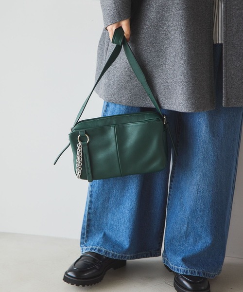 studio CLIP（スタディオクリップ）の「チャーム付き3ROOMショルダーバッグ（ショルダーバッグ・レディース・グリーン/ブラウン/ブラック/アイボリー・FREE）」の9枚目の写真