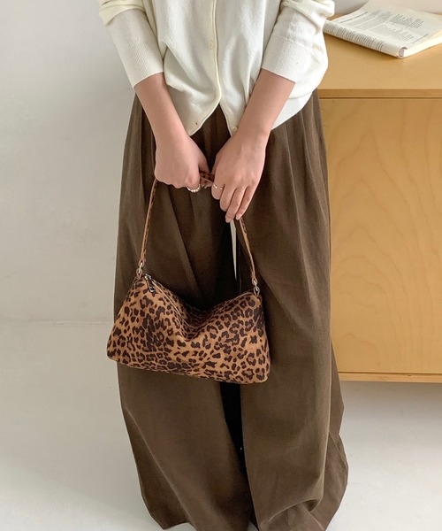 Chiina（チーナ）の「Chiina / レオパード柄スクエアミニバッグ（ハンドバッグ・レディース・ブラウン系2/ブラウン系1・FREE）」の3枚目の写真