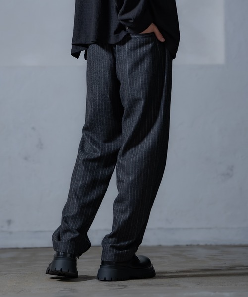 Crownor（クラウノアー）の「リラックスストレートフィット ストライプパンツ（スラックス・メンズ・アイボリー/ブラック/ブラウン・SMALL/MEDIUM/LARGE）」の11枚目の写真