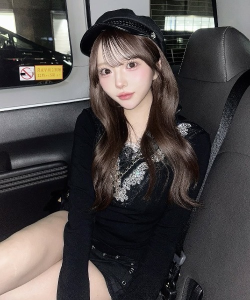 ALLuRing ChaRm(アリュリングチャーム)の「【ALLuRing ChaRm × c_mk7o】Vneck Lace Tops / Vネックレーストップス(Tシャツ/カットソー・レディース・ブラック・FREE)」の9枚目の写真