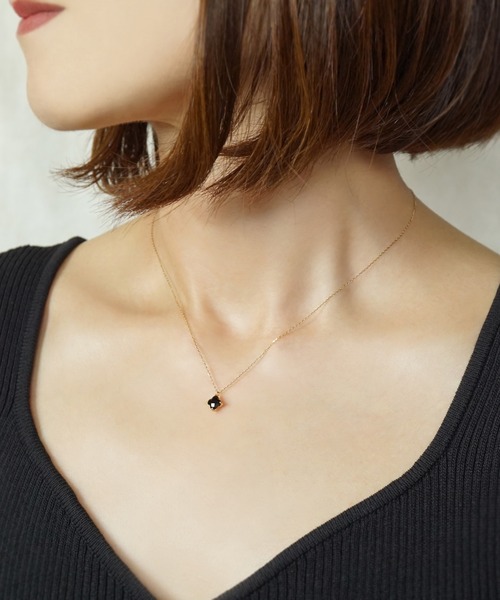 TAKE-UP（テイクアップ）の「K10 オニキス リリーネックレス( YG)（ネックレス・レディース・イエローゴールド・FREE）」の4枚目の写真