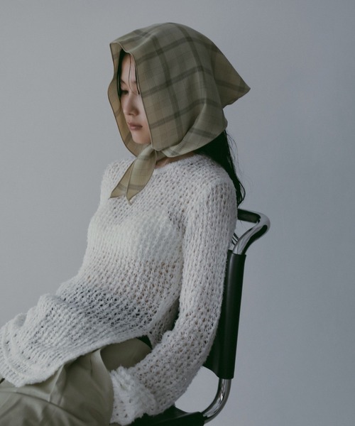 anuke(アンヌーク)の「Check Scarf(バンダナ/スカーフ・レディース・ブルー/クリーム・FREE)」の1枚目の写真