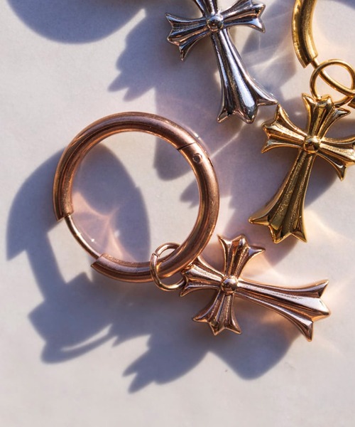 IRIEBEACH（アイリービーチ）の「cross hoop pierce/【ハワイアンジュエリー】【サージカルステンレス】【金属アレルギー対応】【IRIEBEACH / アイリービーチ】つけっぱなしOK（ピアス（片耳用）・レディース・シルバー/ゴールド/ピンク・FREE）」の2枚目の写真