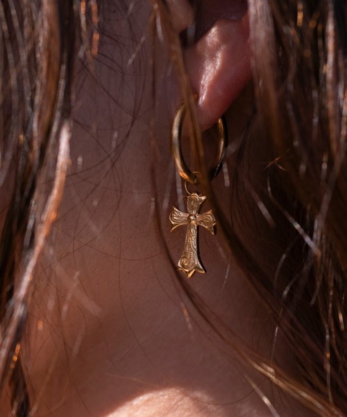IRIEBEACH（アイリービーチ）の「cross hoop pierce/【ハワイアンジュエリー】【サージカルステンレス】【金属アレルギー対応】【IRIEBEACH / アイリービーチ】つけっぱなしOK（ピアス（片耳用）・レディース・シルバー/ゴールド/ピンク・FREE）」の9枚目の写真