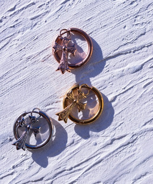 IRIEBEACH（アイリービーチ）の「cross hoop pierce/【ハワイアンジュエリー】【サージカルステンレス】【金属アレルギー対応】【IRIEBEACH / アイリービーチ】つけっぱなしOK（ピアス（片耳用）・レディース・シルバー/ゴールド/ピンク・FREE）」の6枚目の写真