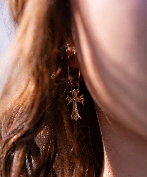 IRIEBEACH（アイリービーチ）の「cross hoop pierce/【ハワイアンジュエリー】【サージカルステンレス】【金属アレルギー対応】【IRIEBEACH / アイリービーチ】つけっぱなしOK（ピアス（片耳用）・レディース・シルバー/ゴールド/ピンク・FREE）」の11枚目の写真