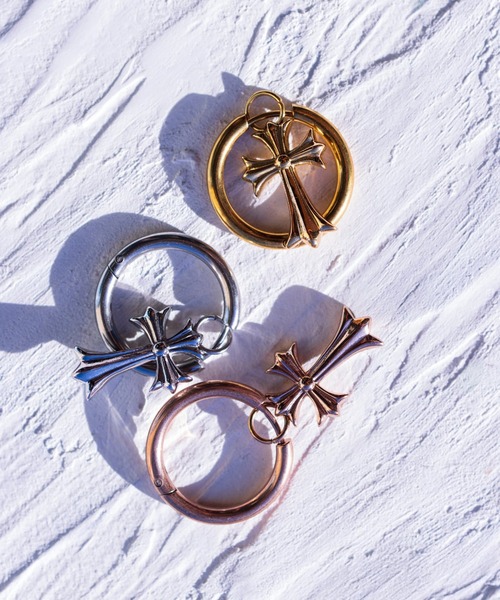 IRIEBEACH（アイリービーチ）の「cross hoop pierce/【ハワイアンジュエリー】【サージカルステンレス】【金属アレルギー対応】【IRIEBEACH / アイリービーチ】つけっぱなしOK（ピアス（片耳用）・レディース・シルバー/ゴールド/ピンク・FREE）」の7枚目の写真