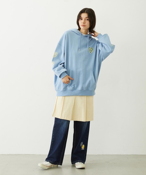 MILKFED.（ミルクフェド）の「DOODLE EMBROIDERED DENIM PANTS（デニムパンツ・レディース・ライトブルー/ライトインディゴブルー・S/M）」の4枚目の写真