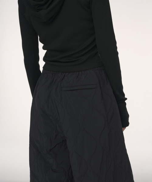 MUSINSA STANDARD WOMAN（ムシンサスタンダードウーマン）の「ウィメンズオニオンキルティングダウンパンツ[ブラック]（その他パンツ・レディース・その他・24/26/28/30）」の5枚目の写真