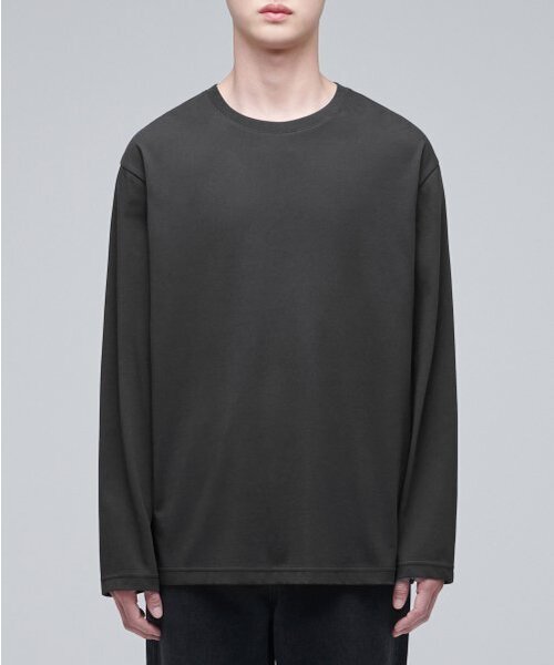 MUSINSA STANDARD（ムシンサスタンダード）の「[クールタンダード] クルーネック長袖Tシャツ [ガンメタル]（Tシャツ/カットソー・メンズ・その他・SMALL/MEDIUM/LARGE/X-LARGE/XX-LARGE/XXX-LARGE）」の2枚目の写真