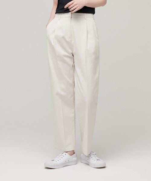 MUSINSA STANDARD WOMAN（ムシンサスタンダードウーマン）の「ウィメンズテーパードチノパンツ[クリーム]（その他パンツ・レディース・その他・30/24/26/27/28/29）」の2枚目の写真