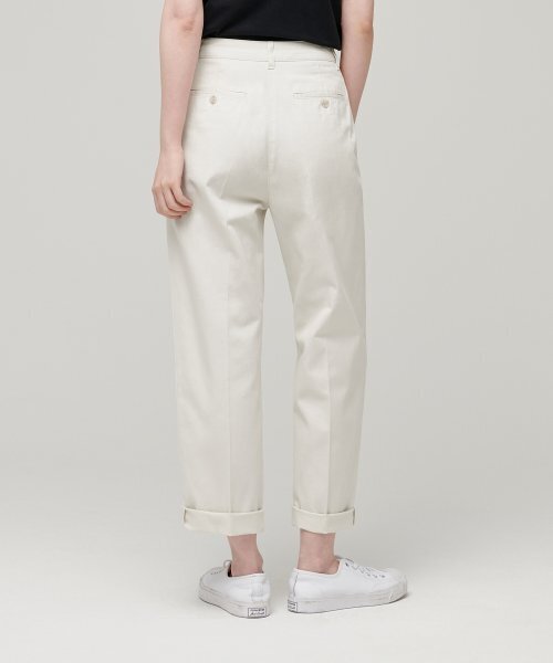 MUSINSA STANDARD WOMAN（ムシンサスタンダードウーマン）の「ウィメンズテーパードチノパンツ[クリーム]（その他パンツ・レディース・その他・30/24/26/27/28/29）」の3枚目の写真