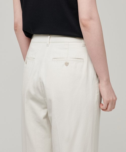 MUSINSA STANDARD WOMAN（ムシンサスタンダードウーマン）の「ウィメンズテーパードチノパンツ[クリーム]（その他パンツ・レディース・その他・30/24/26/27/28/29）」の6枚目の写真