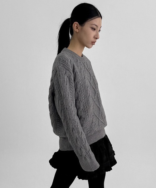 BLACKUP（ブラックアップ）の「[MADE] プリンヌフィッシャーケーブルラウンドニット（ニット/セーター・レディース・グレー/ブラウン・FREE）」の2枚目の写真
