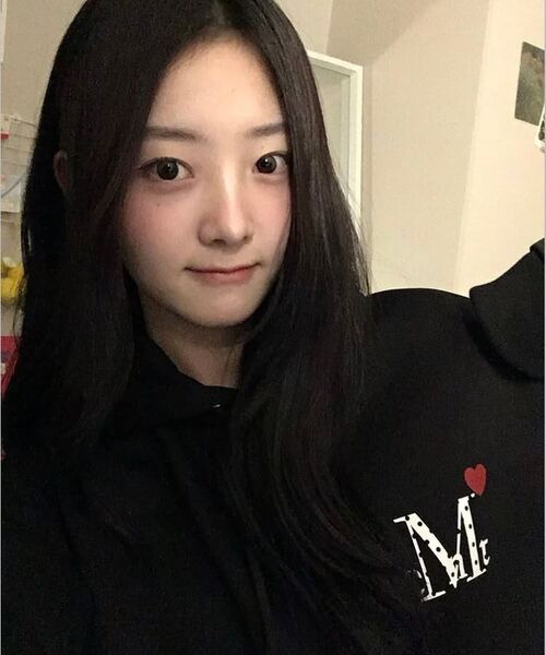 MUCENT(ムセント)の「ラブリッツミニハートロゴフードパーカー 男女共用 (3カラー)(パーカー・レディース・ブラック/グレー/ブラック系・FREE/1)」の5枚目の写真