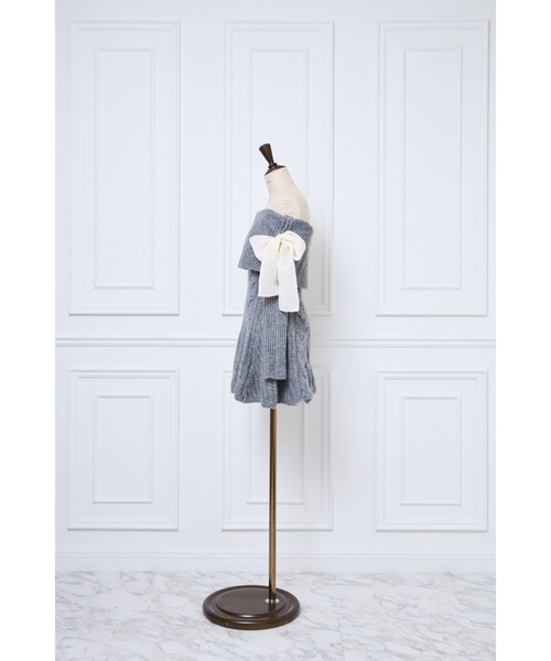 MISTREASS(ミストレアス)の「Ribbon Off-Shoulder Cable Knit Dress(ワンピース・レディース・グレー/ネイビー・FREE)」の3枚目の写真