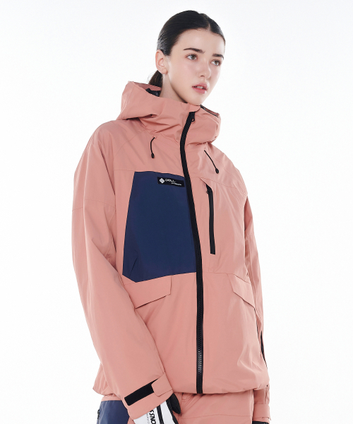 DOLL OUTERWEAR(ドラ アウターウェア)の「2425 クラーロ ボードウェアジャケット ピンク 男女共用(ナイロンジャケット・レディース・その他・SMALL/MEDIUM/LARGE/X-SMALL)」の2枚目の写真
