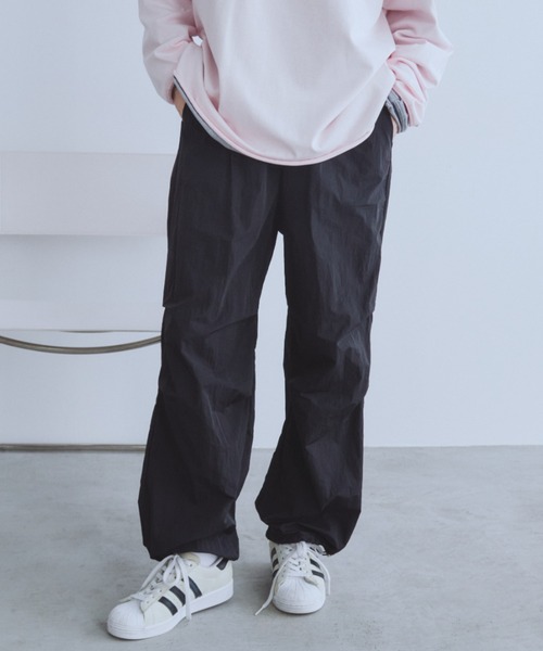Auntie Rosa Holiday(アンティローザホリデー)の「ナイロンライトウエイトボリュームパンツ(その他パンツ・レディース・ピンク/グレイッシュベージュ/ブラック・FREE)」の2枚目の写真