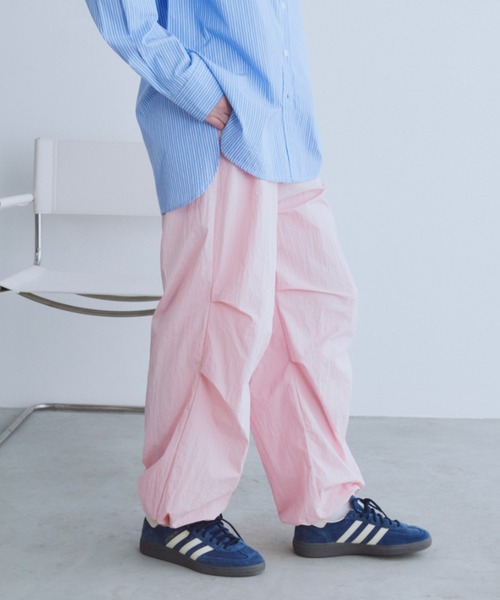 Auntie Rosa Holiday(アンティローザホリデー)の「ナイロンライトウエイトボリュームパンツ(その他パンツ・レディース・ピンク/グレイッシュベージュ/ブラック・FREE)」の6枚目の写真