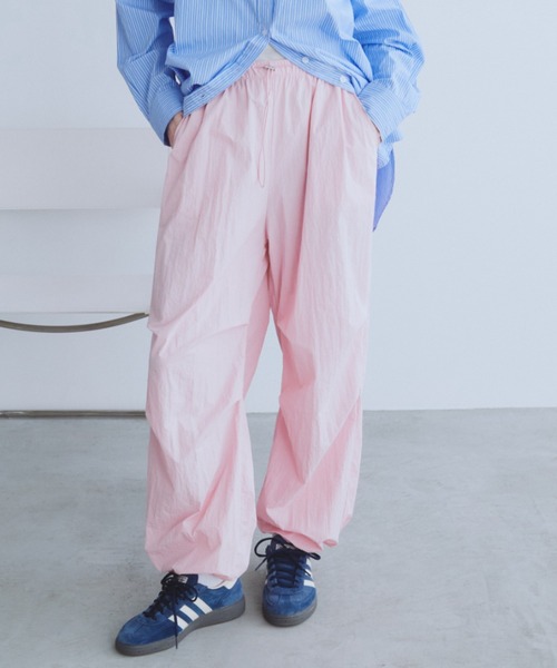 Auntie Rosa Holiday(アンティローザホリデー)の「ナイロンライトウエイトボリュームパンツ(その他パンツ・レディース・ピンク/グレイッシュベージュ/ブラック・FREE)」の12枚目の写真