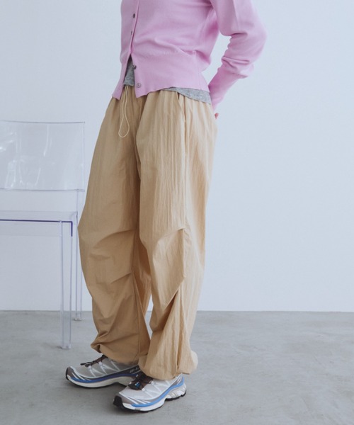 Auntie Rosa Holiday(アンティローザホリデー)の「ナイロンライトウエイトボリュームパンツ(その他パンツ・レディース・ピンク/グレイッシュベージュ/ブラック・FREE)」の16枚目の写真
