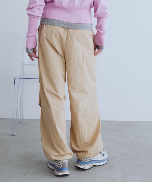 Auntie Rosa Holiday(アンティローザホリデー)の「ナイロンライトウエイトボリュームパンツ(その他パンツ・レディース・ピンク/グレイッシュベージュ/ブラック・FREE)」の18枚目の写真