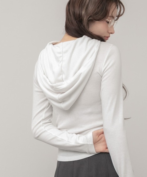 HEILIS(ヘイリス)の「スナップ釦フーディーカットソー / オフホワイト アイボリー ホワイト グレー ブラック カットソー 長袖 トップス 春服 夏服 秋服 インナー 韓国 ノームコア カジュアル シンプル 無地 ヘルシー Tシャツ コンパクト 白 黒 ヘンリーネック(Tシャツ/カットソー・レディース・グレー/ブラック/ホワイト・FREE)」の2枚目の写真