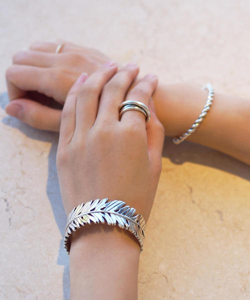 PHILIPPE AUDIBERT(フィリップ オーディベール)の「【WEB限定】PHILIPPE AUDIBERT 4ラインリング / bague New Africa 4 /(リング・レディース・シルバー・フリ-)」の13枚目の写真