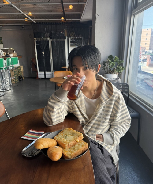 UNTITLED SEOUL(アンタイトル ソウル)の「アンタイトル ステリナイト ストライプ フードジップアップ メランジホワイト(パーカー・メンズ・その他・MEDIUM/LARGE/X-LARGE/M/L/XL/SMALL)」の3枚目の写真