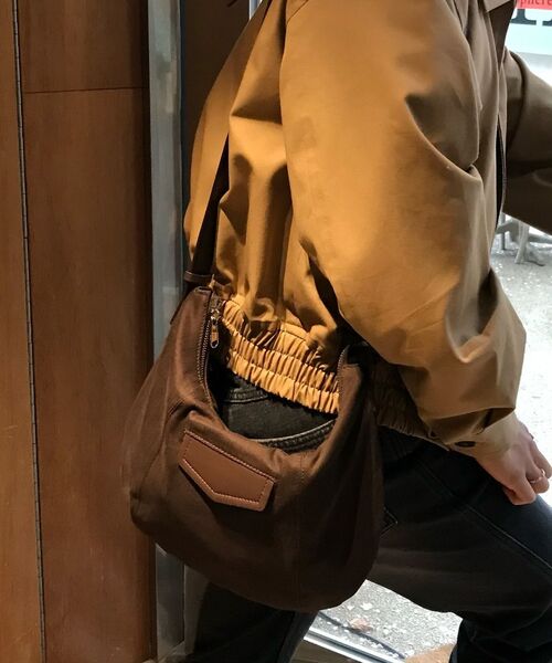 eastserviceshop(イーストサービスショップ)の「カチオンショルダーバッグ - ダークブラウン(メッセンジャーバッグ・レディース・ダークブラウン・FREE)」の11枚目の写真