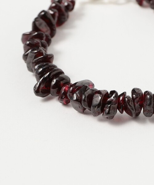 BEAMS BOY（ビームスボーイ）の「ROSETTA PRAYER / CRYSTAL CHIP BRACELET（ブレスレット・レディース・レッド系その他7/サックスブルー・ONE SIZE）」の3枚目の写真